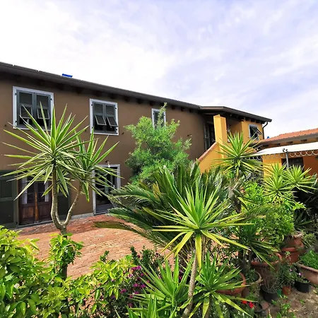 Vila Artvillaarmonia Sarzana, Piscina Esclusiva Sarzana